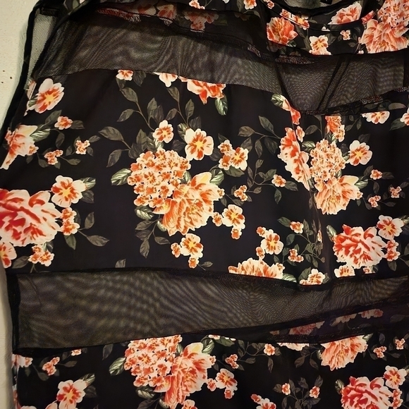 Torrid Floral Mesh Panel Top Size 2X- Sunny Bloom - Picture 4 of 10